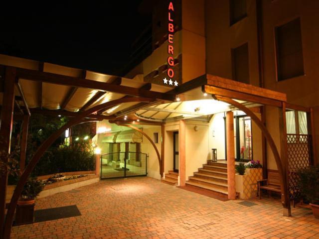 Hotel Montereale Pordenone Luaran gambar