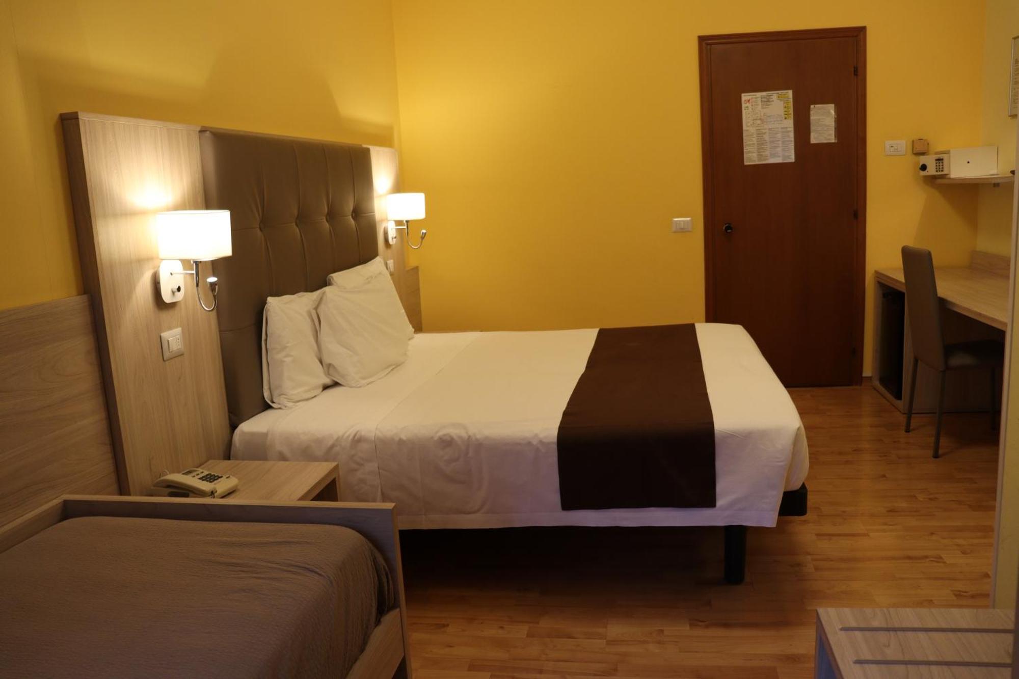 Hotel Montereale Pordenone Luaran gambar