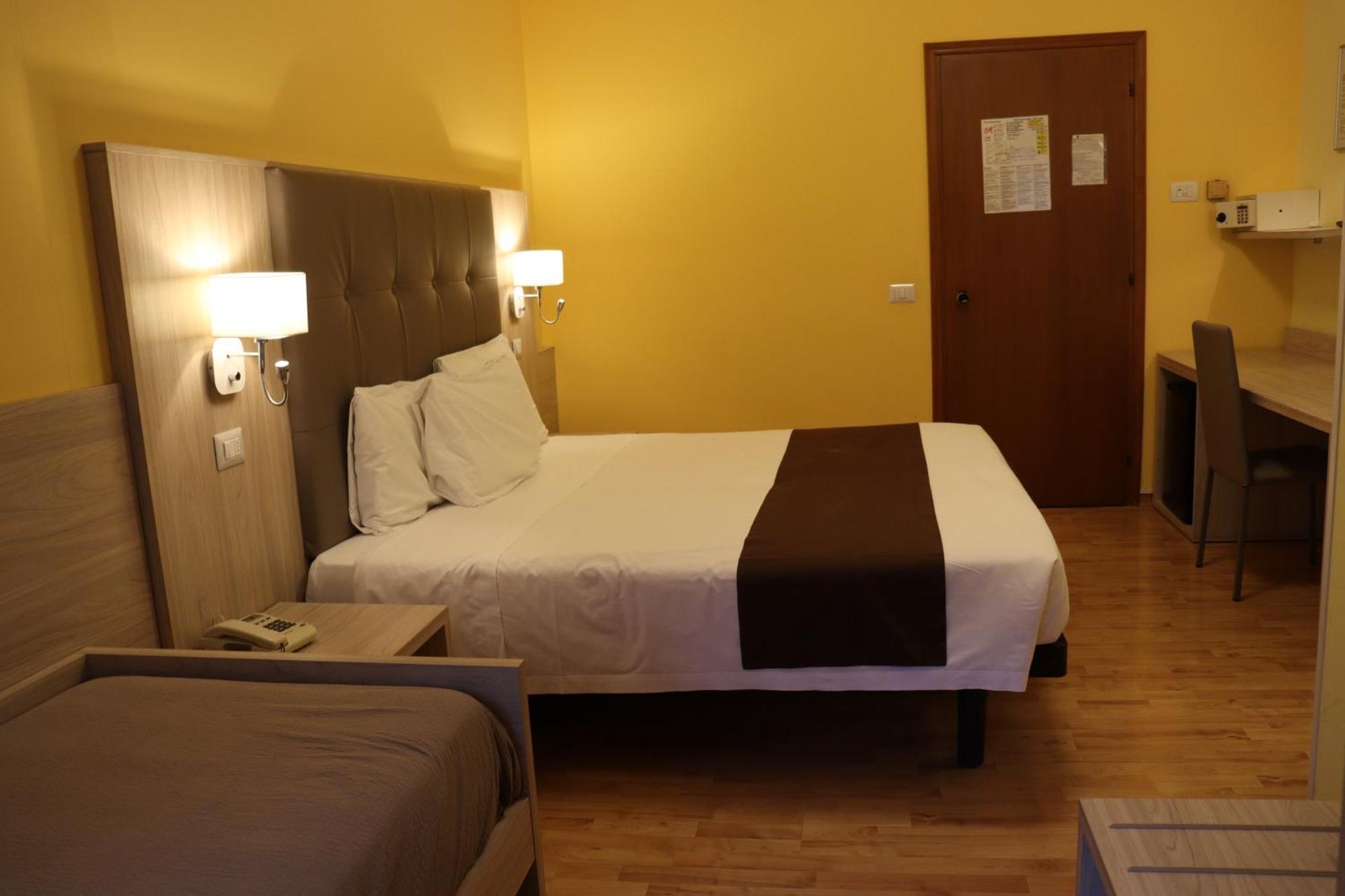 Hotel Montereale Pordenone Luaran gambar
